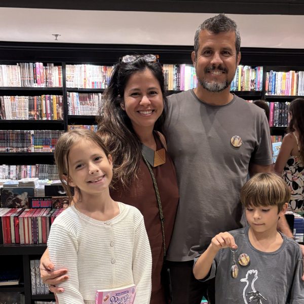 Mari Janoni e Rodrigo Rangel com Nina e José Henrico